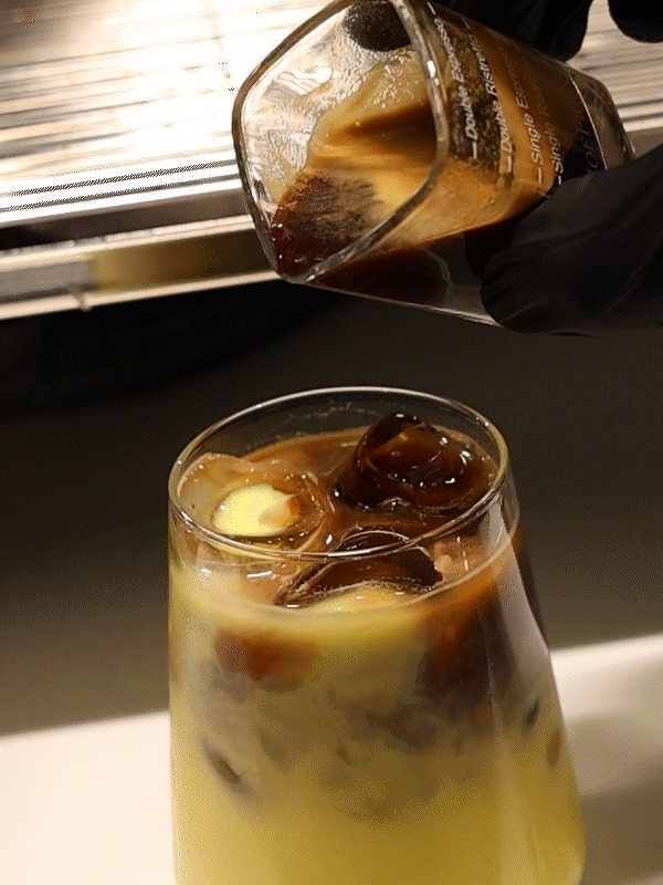 لاتيه زعفران مثلج